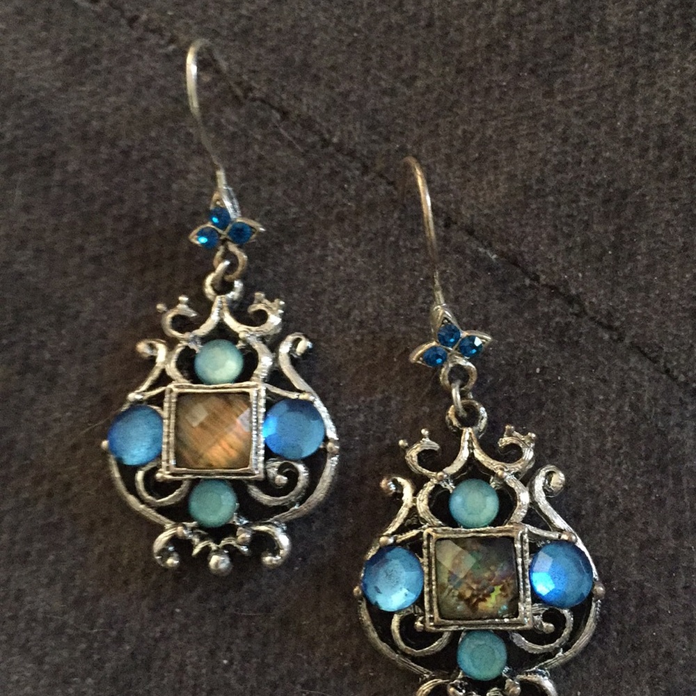 Blue beauties! earrings with blue opalescents